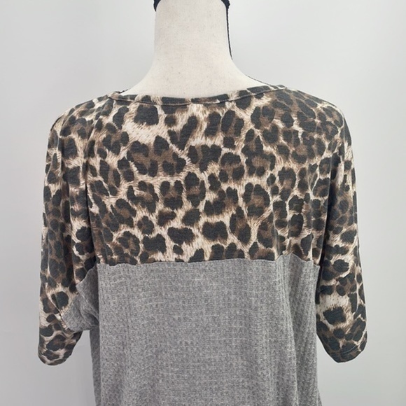 UEC 7th Ray long sleeve oversized t-shirt leopard striped medium - Picture 5 of 7